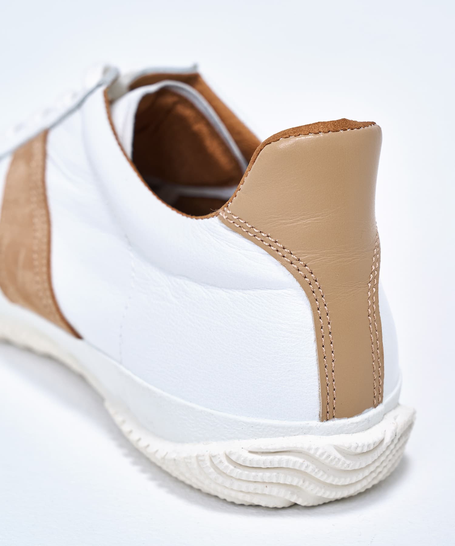 SP-1047 White/Beige