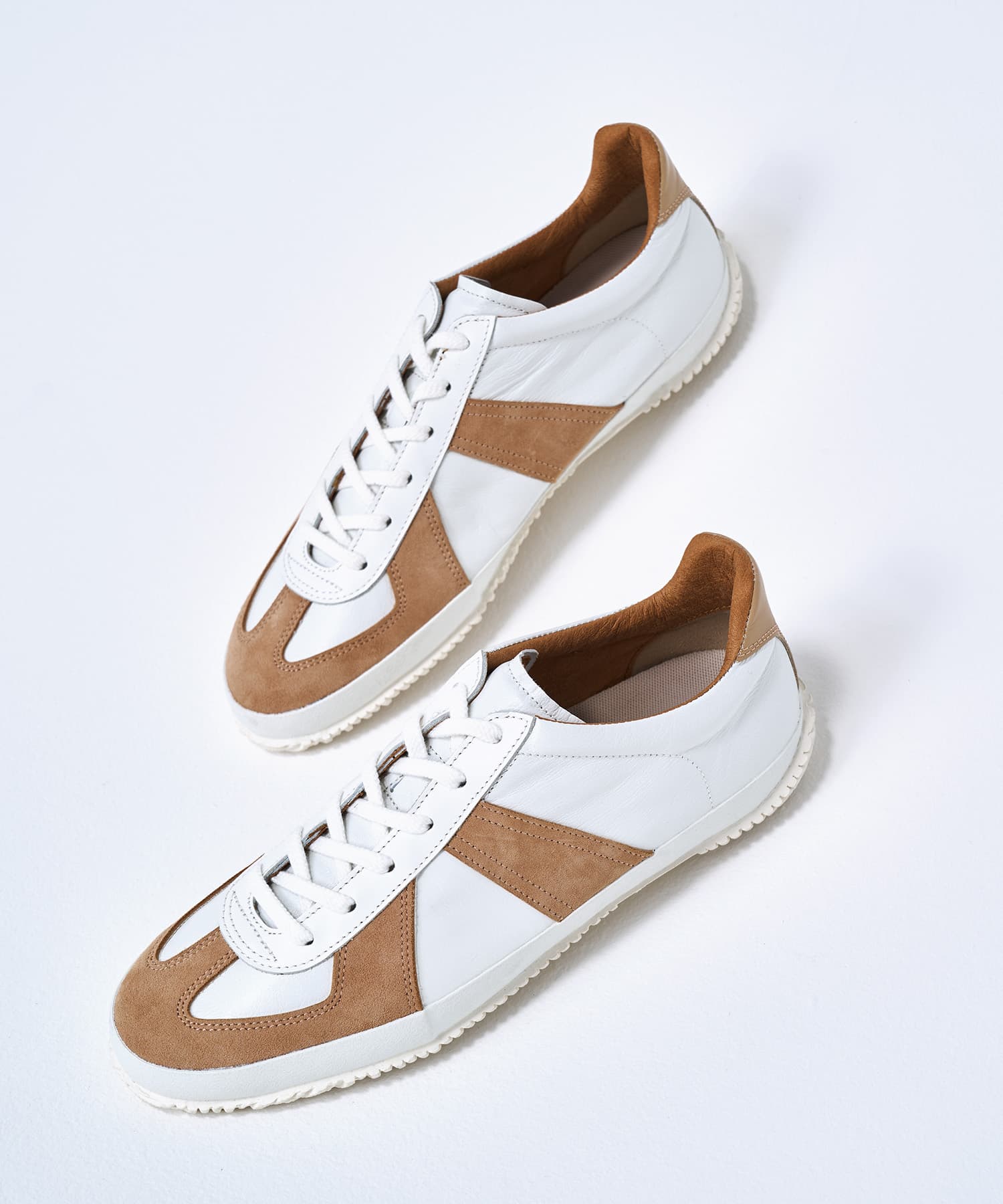 SP-1047 White/Beige