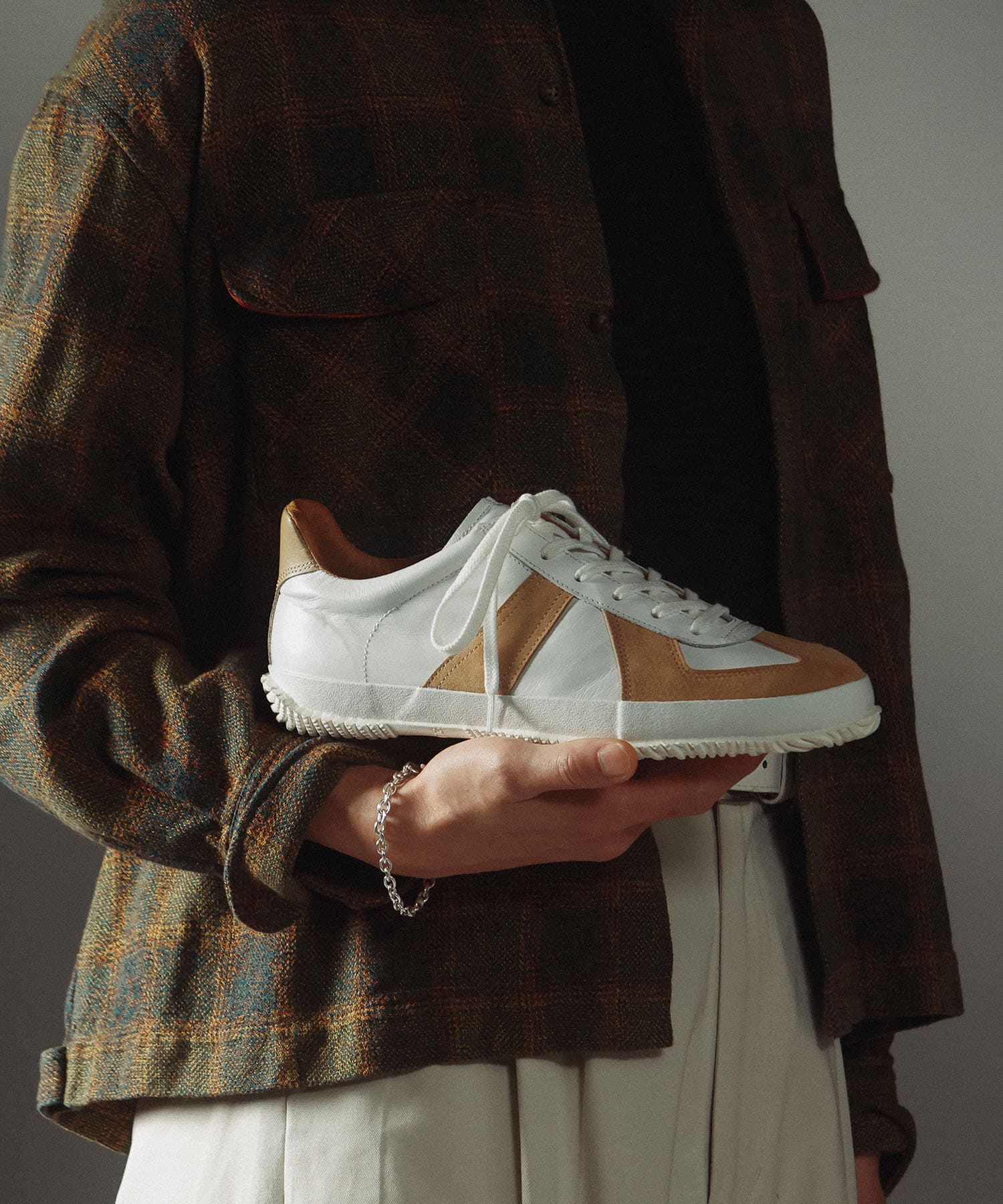 SP-1047 White/Beige - SPINGLE