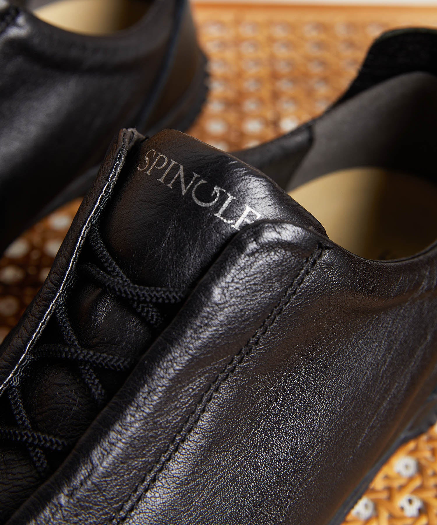 SP-1048 Black - SPINGLE