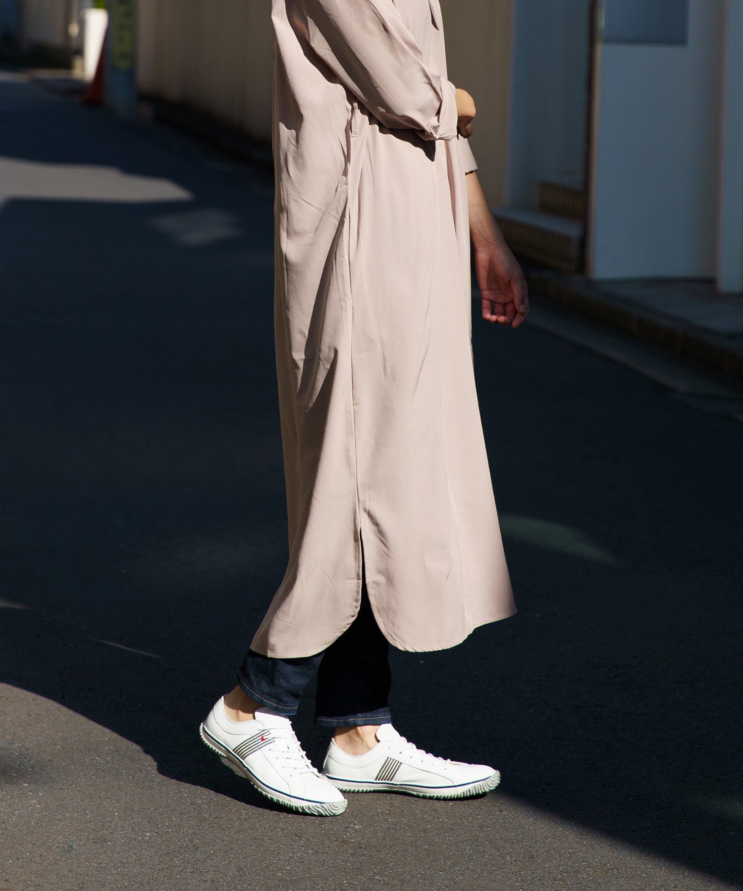 SP-168 White/Navy - SPINGLE