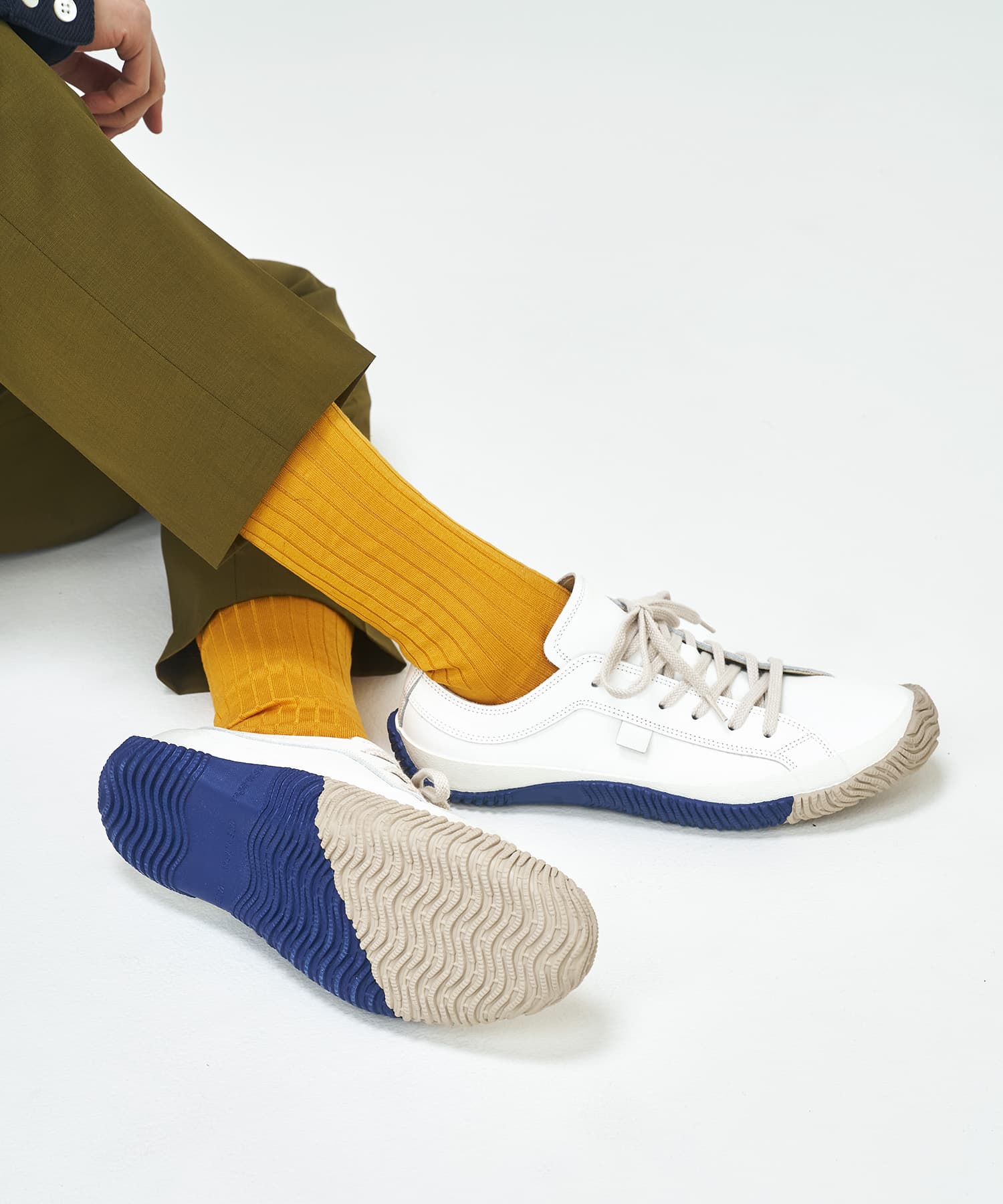 SP-187 White/Navy - SPINGLE