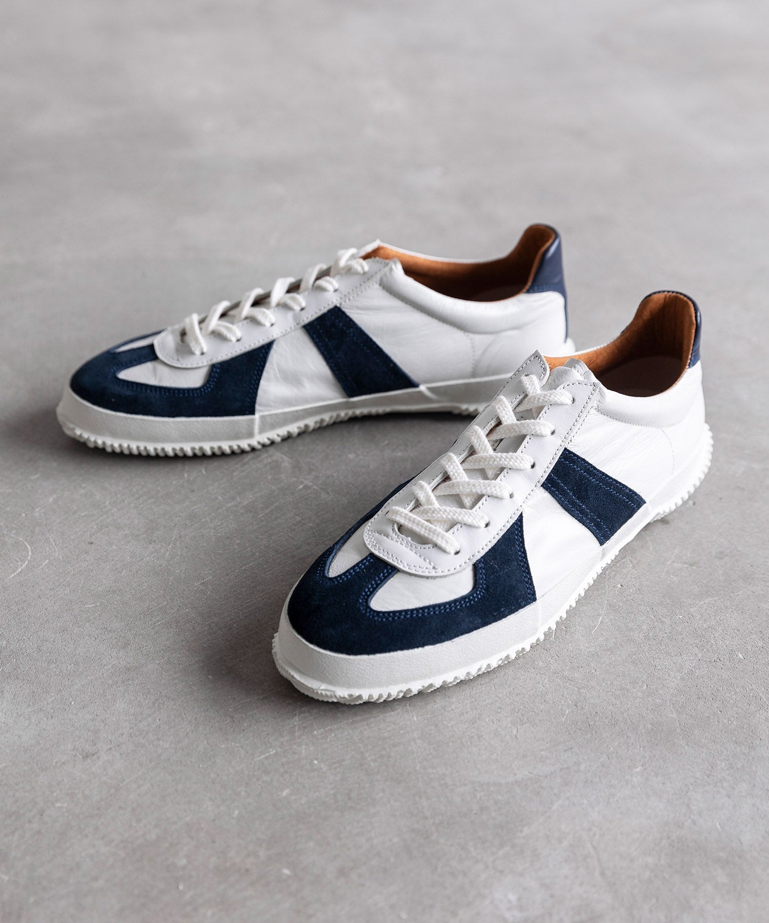 SP-1047 White/Navy