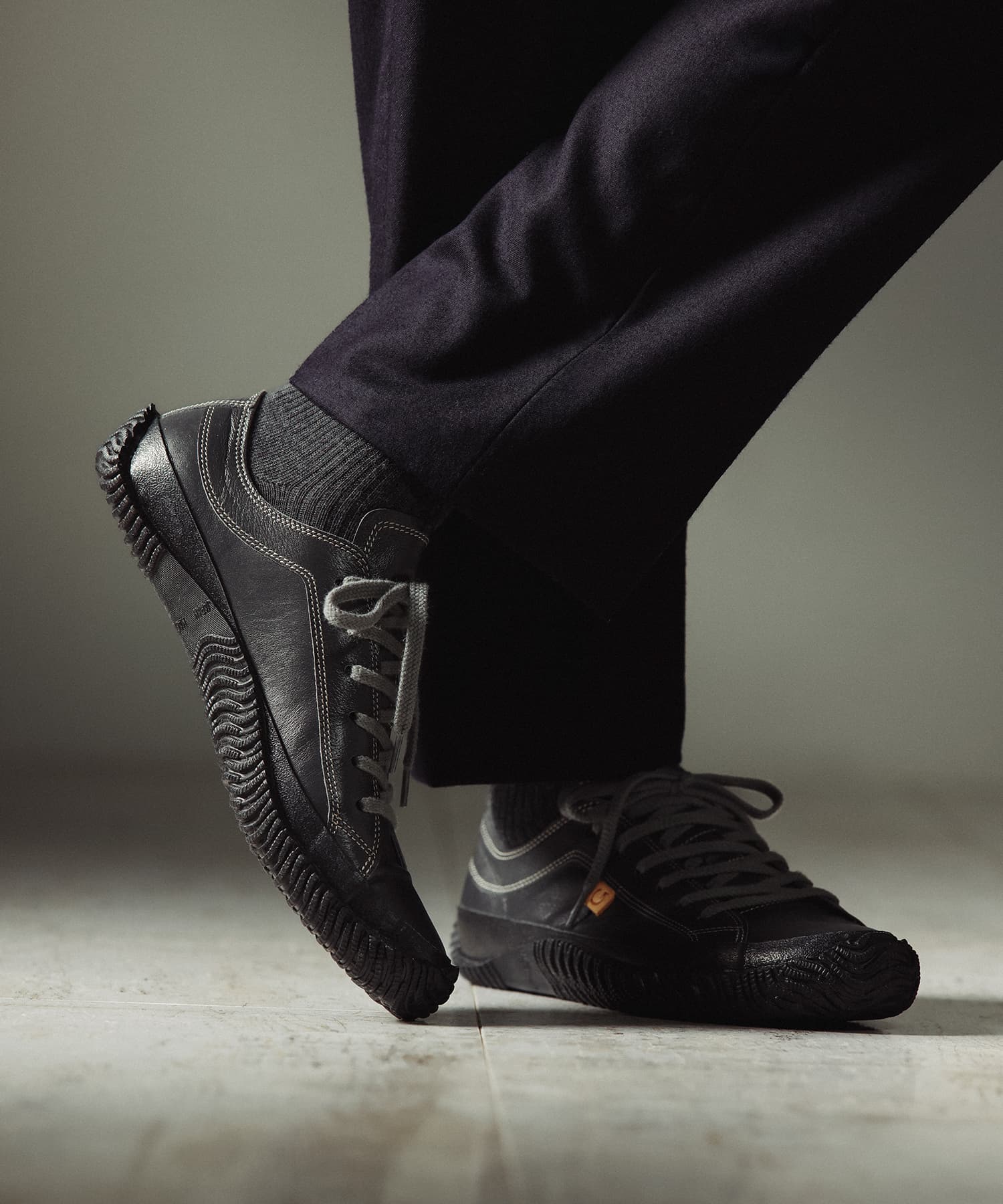 SP-110 Charcoal Gray - SPINGLE