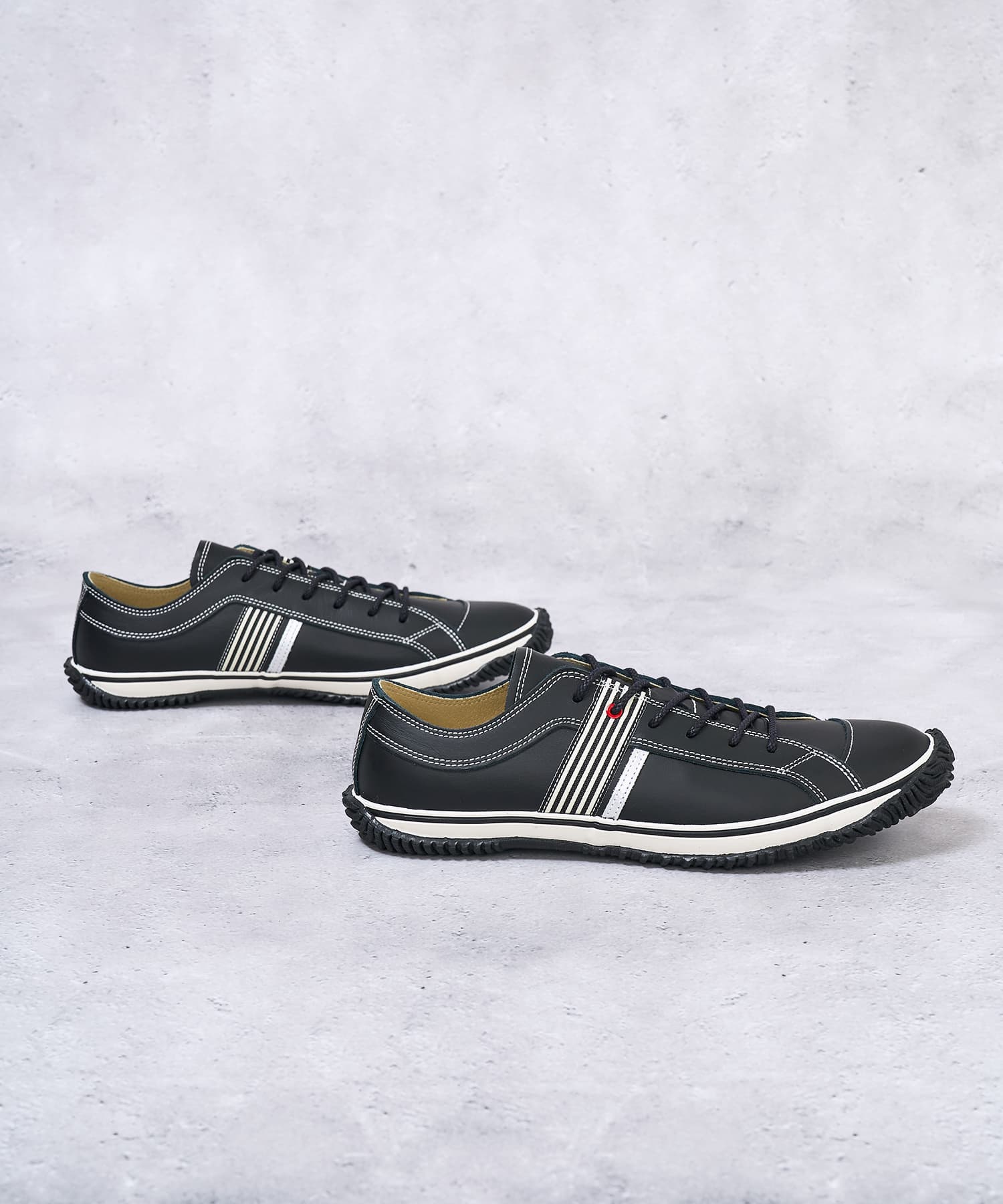 SP-168 Black/White