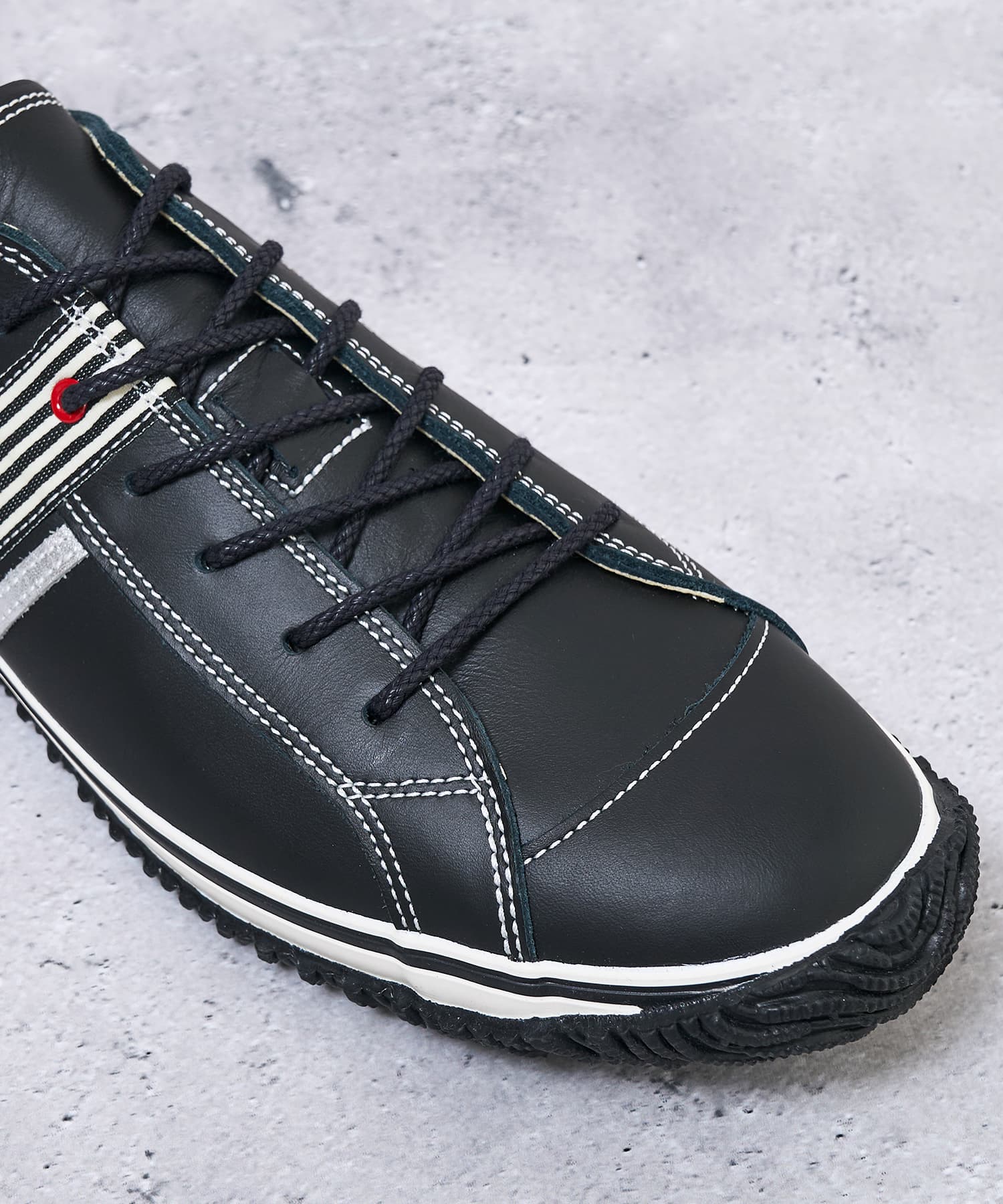 SP-168 Black/White
